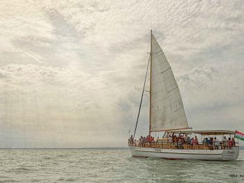 Az Őszöd motoros- vitorlás