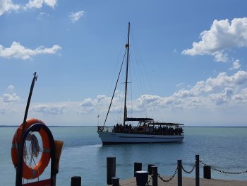 Balatoni sétahajózás az Őszod vitorláson